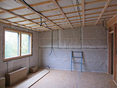 Utiliser un isolant en paille pour rénover une maison ancienne : un bon bilan pour l’énergie grise ! 
